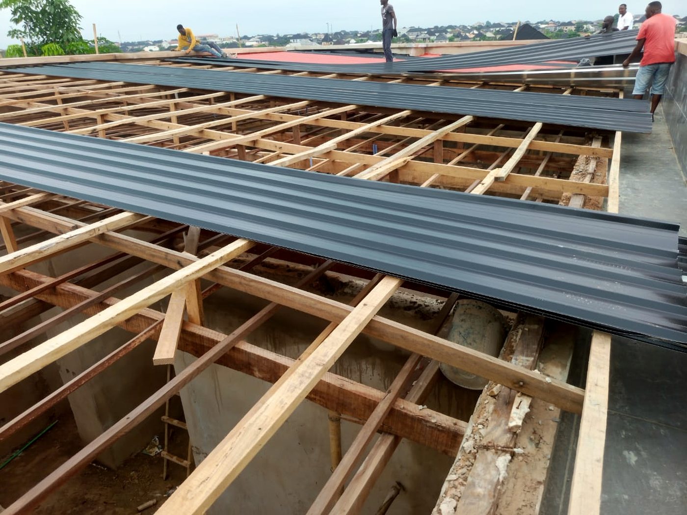 Roof carcass and long-span sheeting being fixed at the Osariemen Street residence